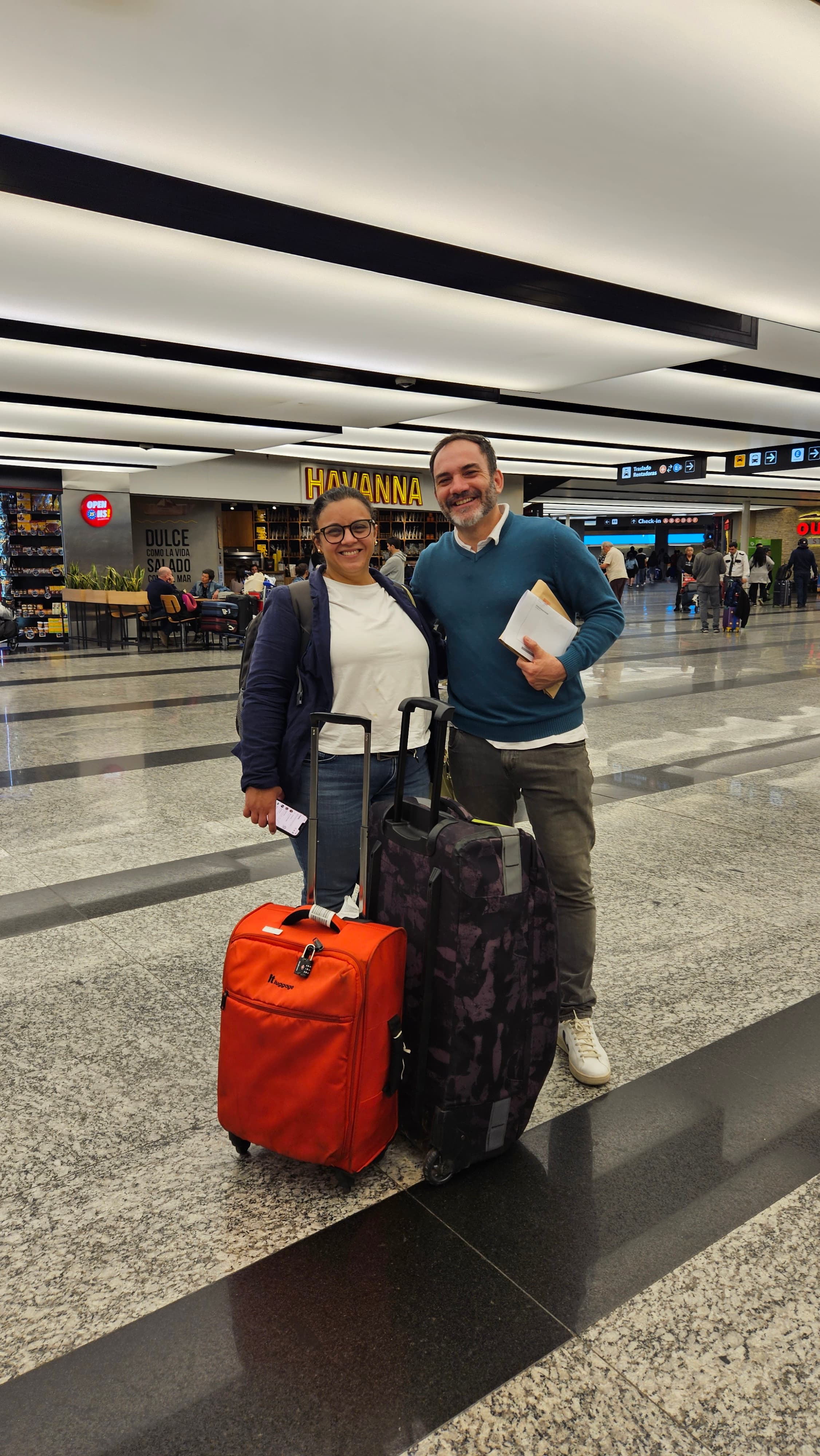 Empresarios en aeropuerto - misión comercial internacional